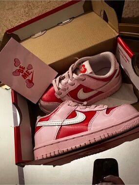 Nike toddler Dunk Low Valentines 2026 sneakers- gently used with box